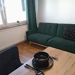 Moderna Apartament Kostuchna