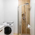 Moderna Kostuchna