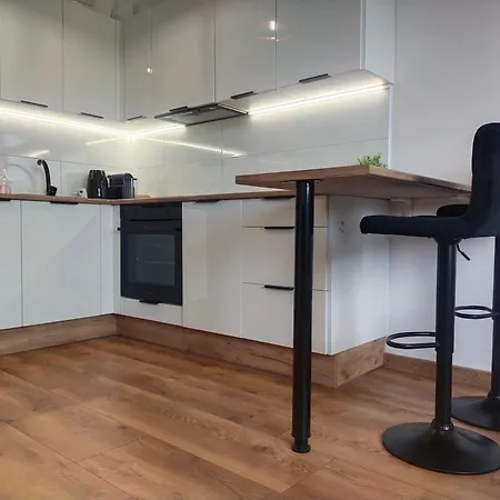 Moderna Apartment Kostuchna
