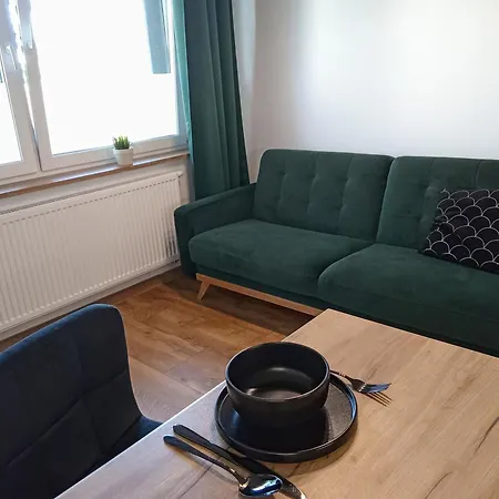 Moderna Appartamento Kostuchna